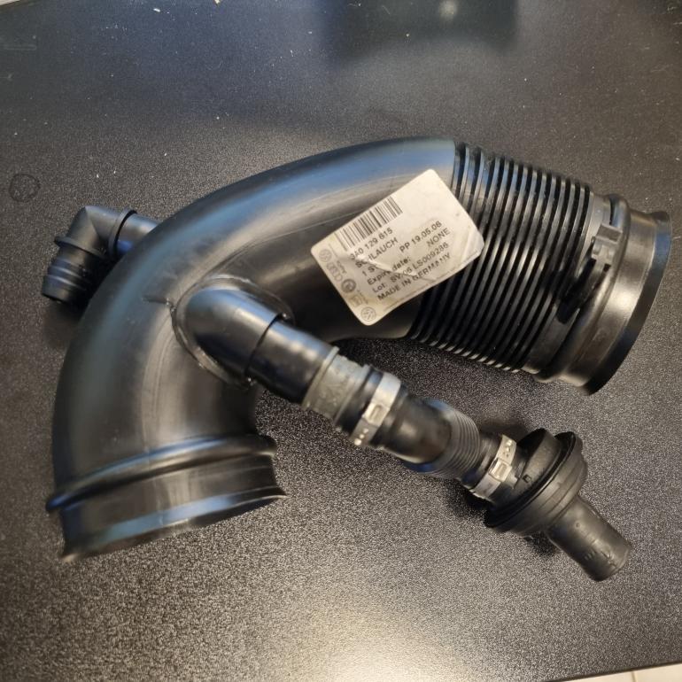 VW Golf 3 VR6 indsugningsslange - 3A0 129 615