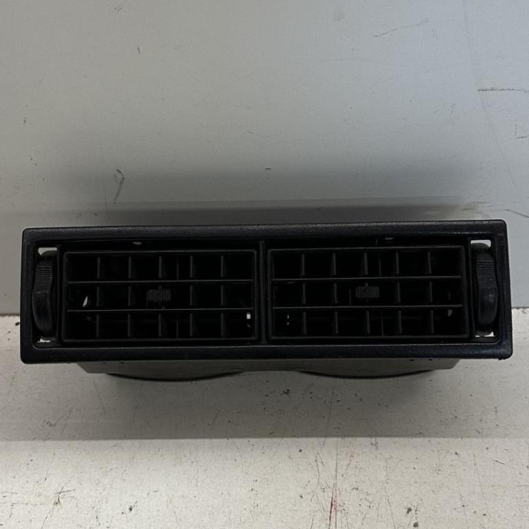 VW Golf 2 luftdyser til instrumentbord
191819704F
