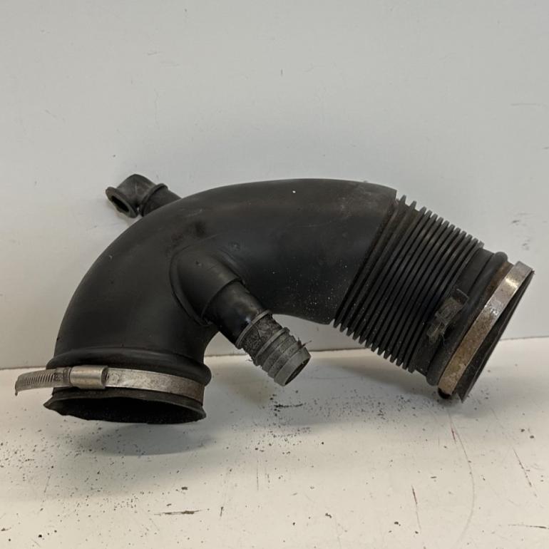 Vr6 Indsugningsrør Golf 3 
3A0129627