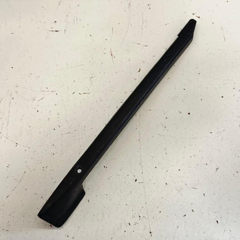 VW Golf 2 cover til sædeskinne
191811087A