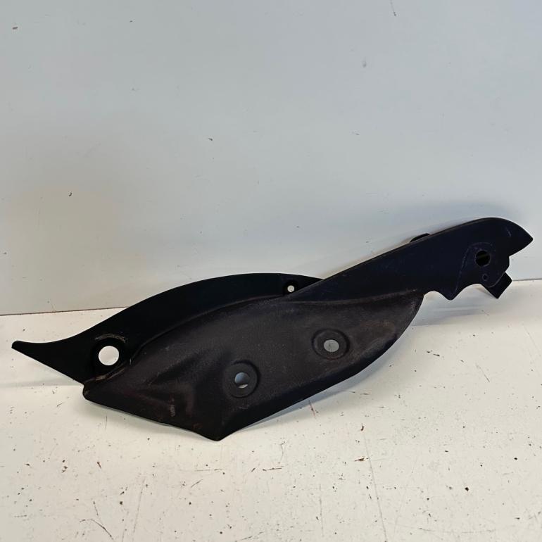 VW Golf 2 cover til hjulkasse 5 dørs højre
193867768