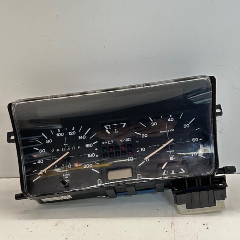 VW Golf 1 speedometer med omdrejningstæller 
155919059B