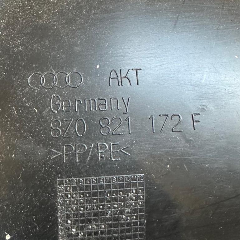 Audi A2 Inderskærm Højre For
8Z0821172F