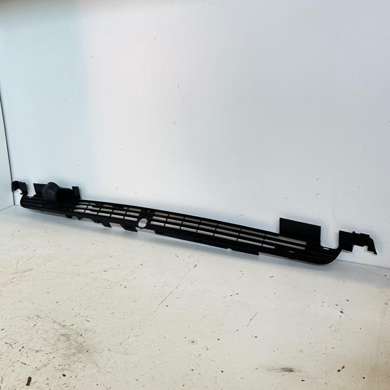 VW Golf 2 Grill Nederst
191853677