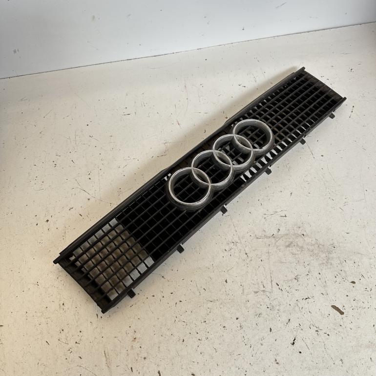 Audi 90 frontgrill
893 805 584