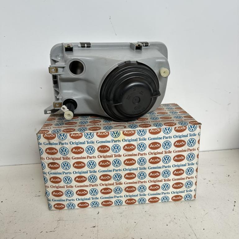 Audi 100 venstre forlygte
431 941 029 J