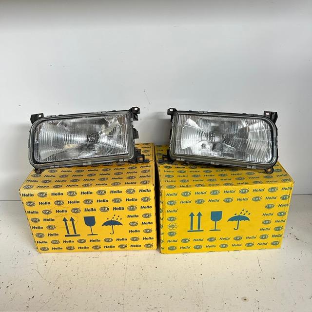 VW Passat B3 Forlygter
1AH005454291
1AH005454301