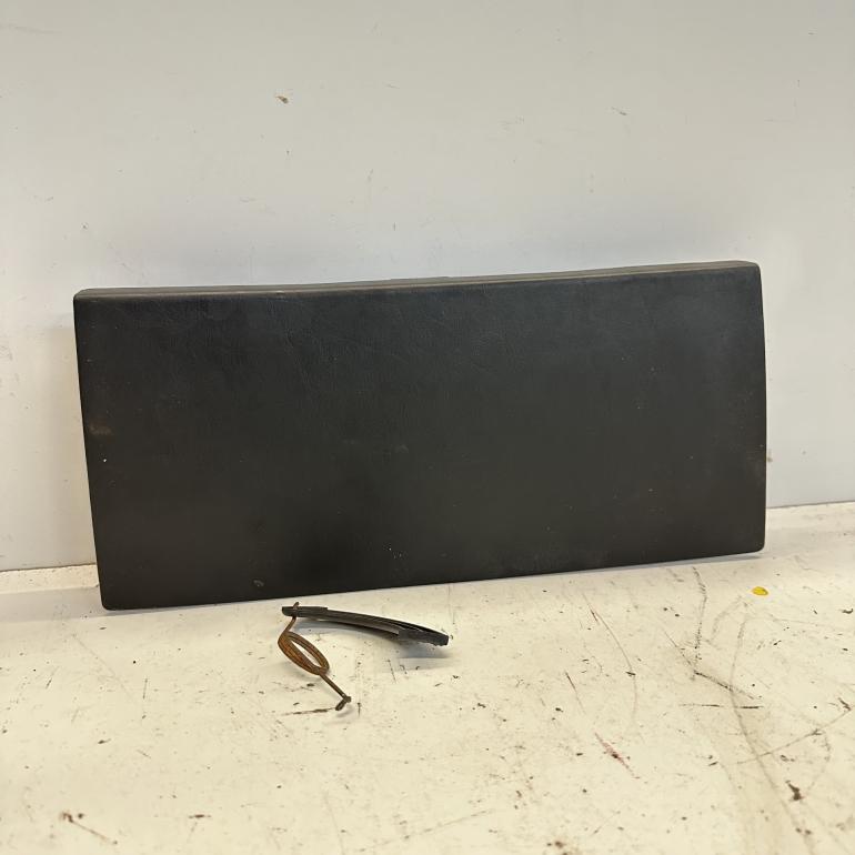 VW Scirocco Handskerum Låge