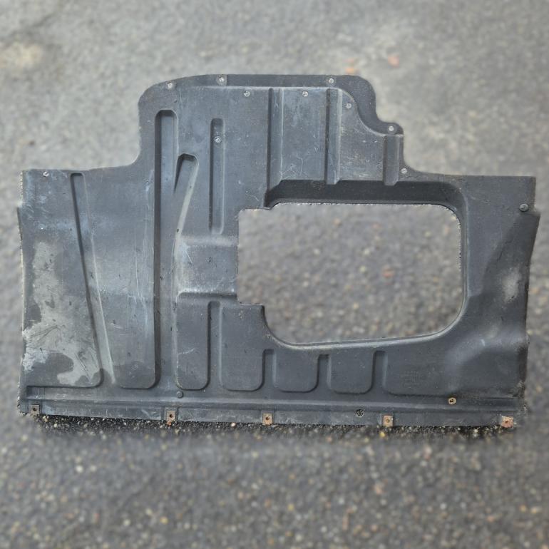 VW Golf 2 Bundskjold