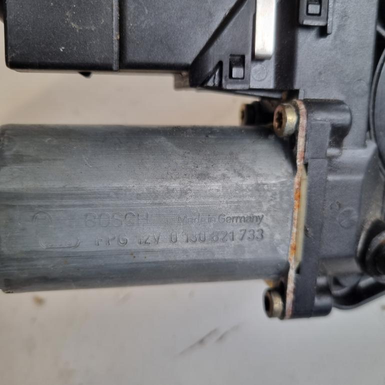 OE VAG BRUGT Motor til elrude - 1U4959811 - Octavia I (1U2) | Octavia I Combi (1U5) – billede 3