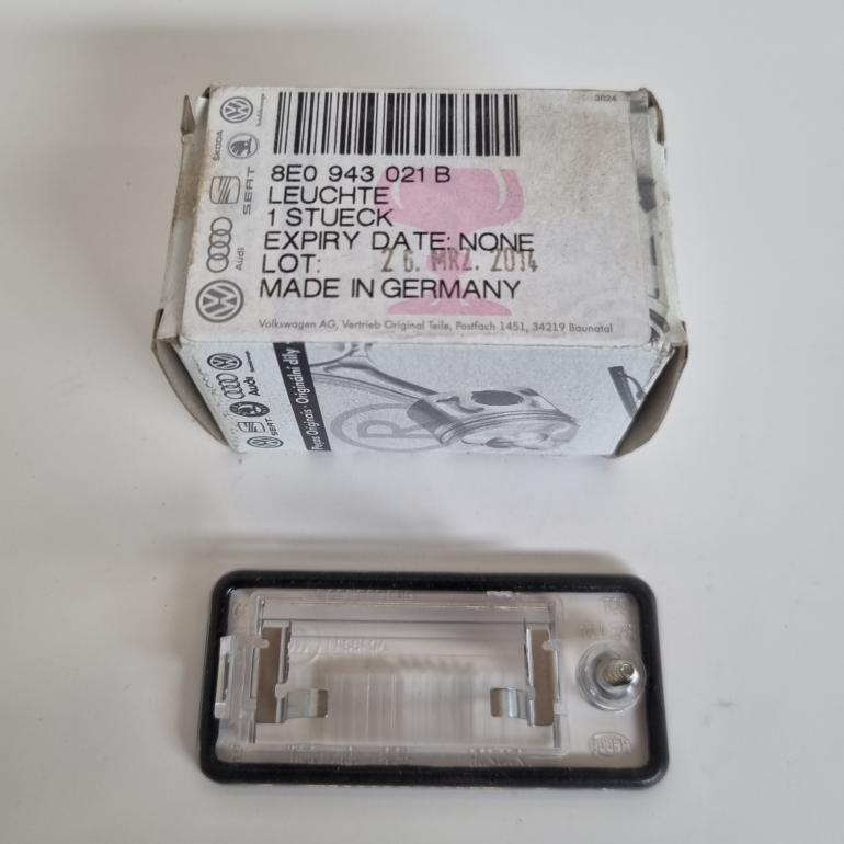 OE VW Nummerpladelygte - 8E0943021B