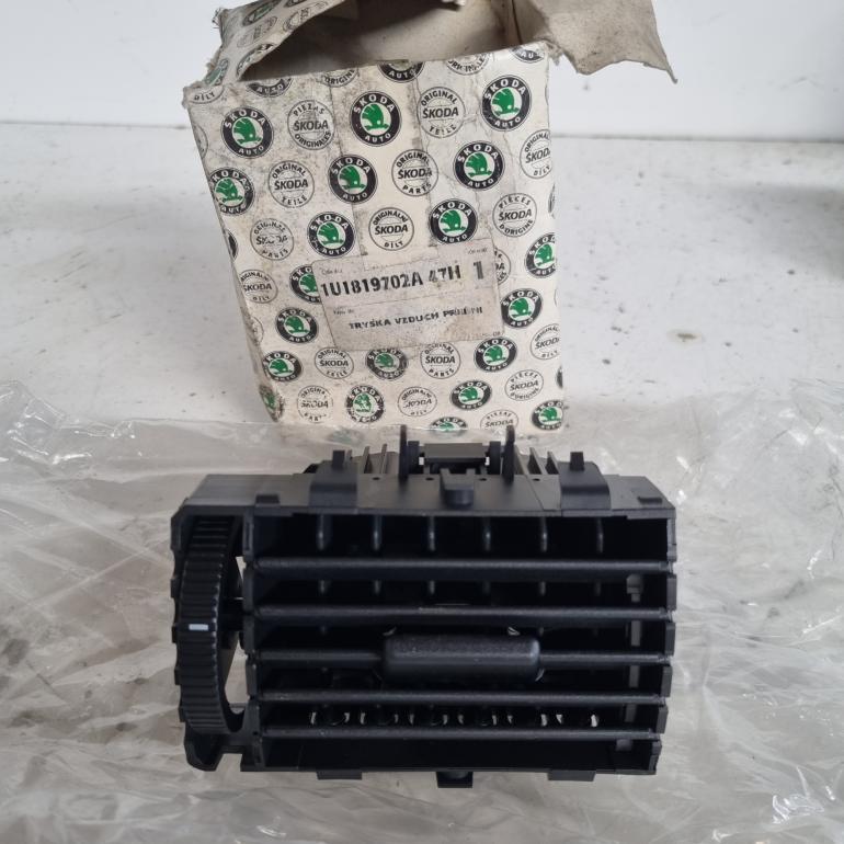 OE VAG NOS Luftdyse til instrumentbordet - 1U1819702A - Octavia 1 Hatchback (1U)