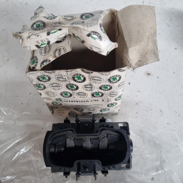 OE VAG NOS Luftdyse til instrumentbordet - 1U1819702A - Octavia 1 Hatchback (1U) – billede 3